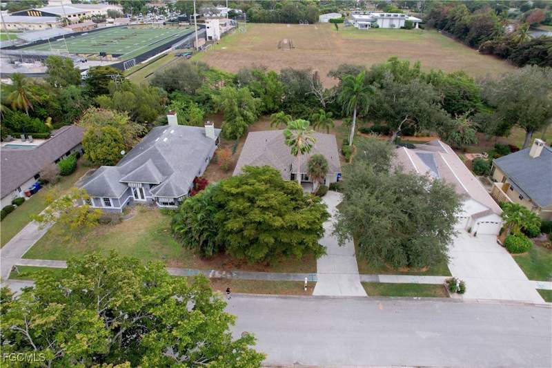 3 bedroom SingleFamilyResidence at 1580 Argyle Dr, McGregor Gardens Est, Fort Myers — photo 3