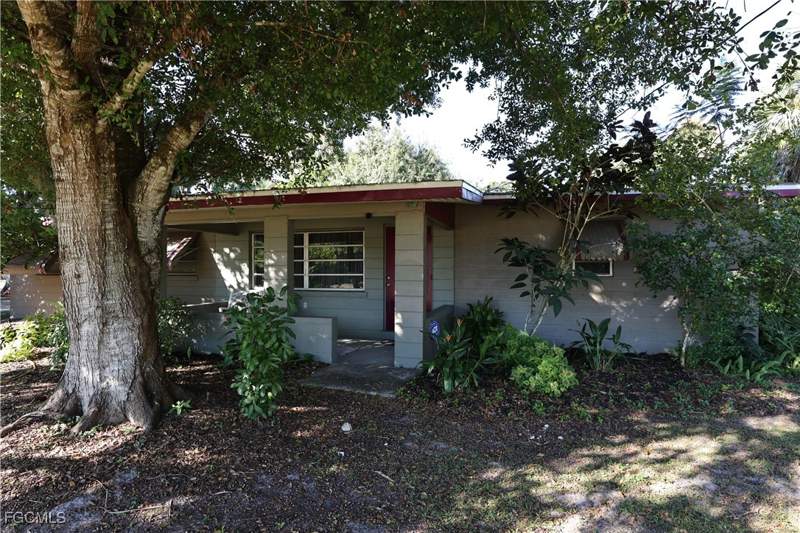 3 bedroom SingleFamilyResidence at 253 W Mariana Ave, North Fort Myers, North Fort Myers — photo 3