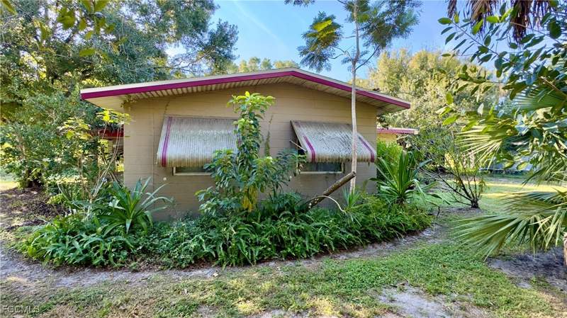 3 bedroom SingleFamilyResidence at 253 W Mariana Ave, North Fort Myers, North Fort Myers — photo 4