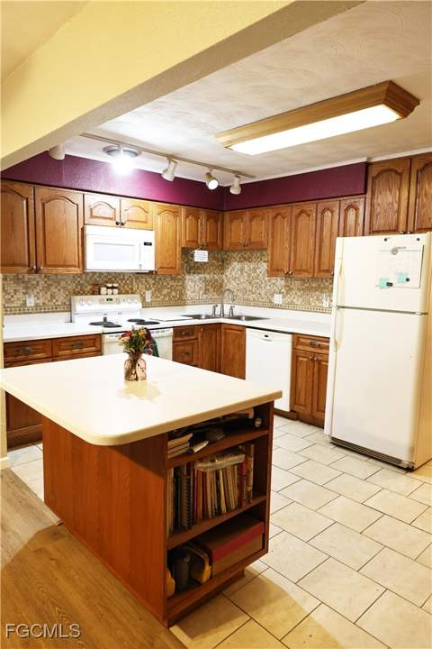 253 W Mariana Ave, North Fort Myers FL - photo 9 of 23