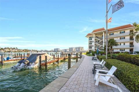 222 Harbour DR 218, Naples FL - photo 10 of 33
