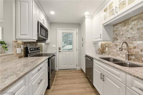222 Harbour DR 218, Naples FL - photo 11 of 33