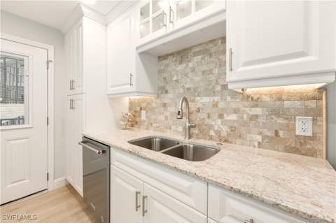 222 Harbour DR 218, Naples FL - photo 12 of 33