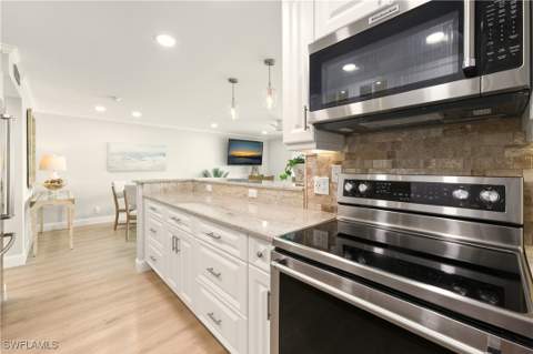 222 Harbour DR 218, Naples FL - photo 13 of 33