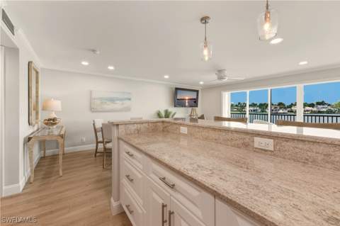 222 Harbour DR 218, Naples FL - photo 14 of 33