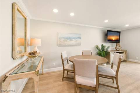 222 Harbour DR 218, Naples FL - photo 15 of 33