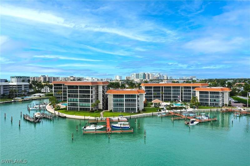 2 bedroom Condominium at 222 Harbour DR 218, COMMODORE CLUB, Naples — photo 2