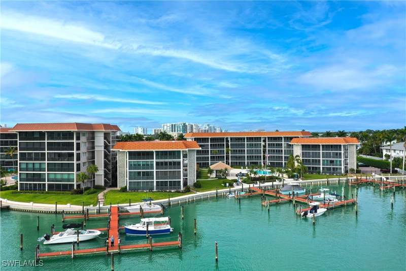 2 bedroom Condominium at 222 Harbour DR 218, COMMODORE CLUB, Naples — photo 3