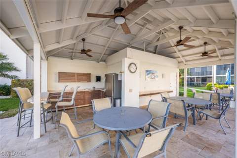 222 Harbour DR 218, Naples FL - photo 6 of 33