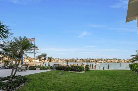 222 Harbour DR 218, Naples FL - photo 8 of 33