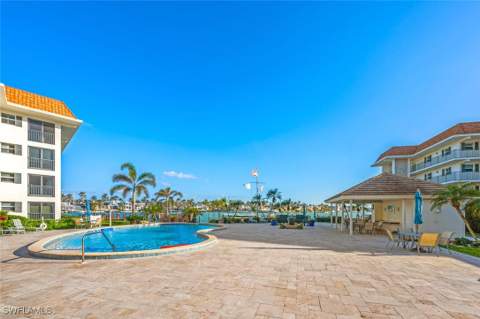222 Harbour DR 218, Naples FL - photo 9 of 33
