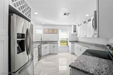 3141 Carriage Cir, Naples FL - photo 13 of 33