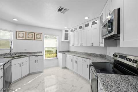 3141 Carriage Cir, Naples FL - photo 14 of 33