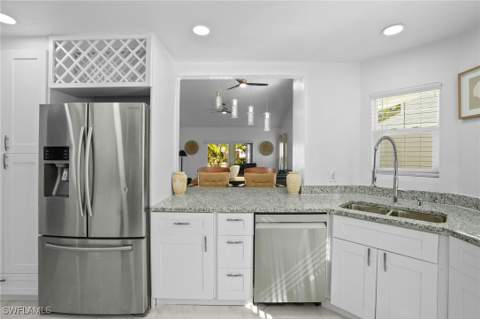 3141 Carriage Cir, Naples FL - photo 16 of 33