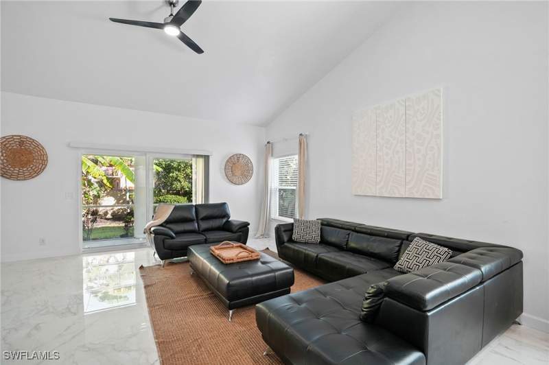 3 bedroom SingleFamilyResidence at 3141 Carriage Cir, Carriage Circle Of Naples, Naples — photo 5