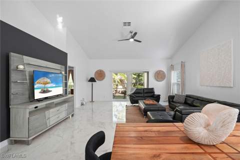 3141 Carriage Cir, Naples FL - photo 8 of 33