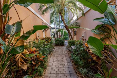 5353 Cove Cir, Naples FL - photo 8 of 42