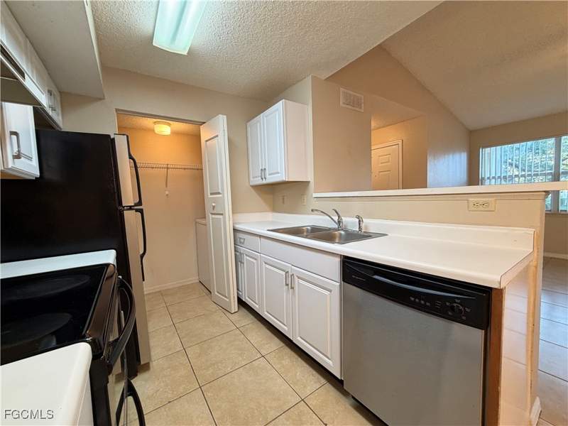 1 bedroom Condominium at 12561 Equestrian Cir 804, Venetian Palms, Fort Myers — photo 2