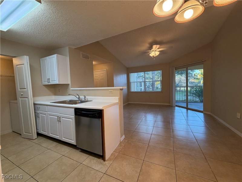 1 bedroom Condominium at 12561 Equestrian Cir 804, Venetian Palms, Fort Myers — photo 4