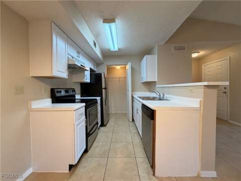 12561 Equestrian Cir 804, Fort Myers FL - photo 8 of 38