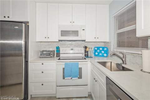 190 Turtle Lake Ct 311, Naples FL - photo 16 of 47
