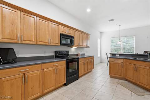 17498 Old Harmony Dr 201, Fort Myers FL - photo 10 of 36