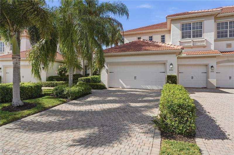 3 bedroom Condominium at 17498 Old Harmony Dr 201, Harmony Pointe, Fort Myers — photo 2