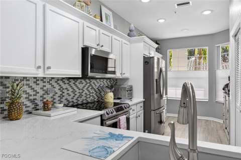 8231 Parkstone Pl 105, Naples FL - photo 6 of 43