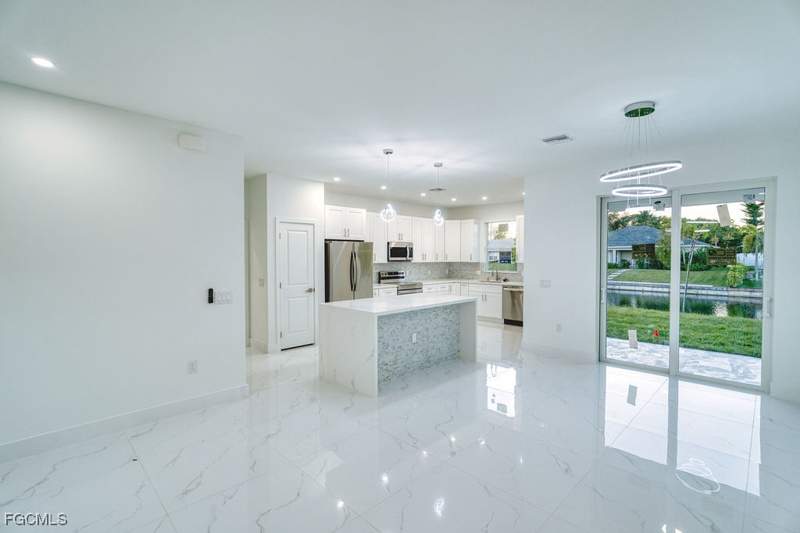 3 bedroom SingleFamilyResidence at 34 SE 23rd Pl, Cape Coral, Cape Coral — photo 4