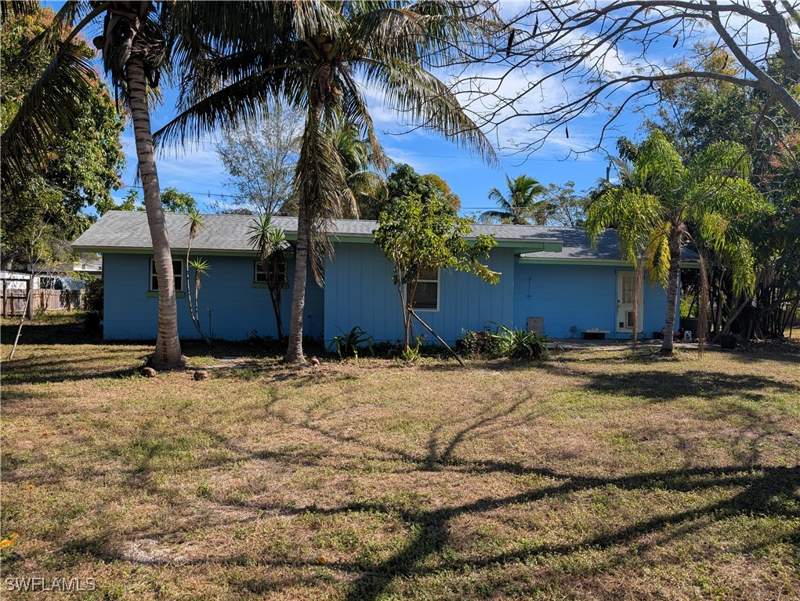 3 bedroom SingleFamilyResidence at 2416 Andrew Dr, Wilmer Heights, Naples — photo 2