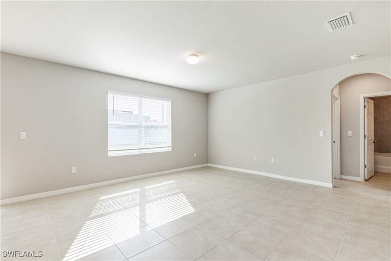 5 bedroom SingleFamilyResidence at 1401 NE 5th Pl, Cape Coral, Cape Coral — photo 4