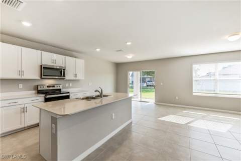 1401 NE 5th Pl, Cape Coral FL - photo 6 of 22