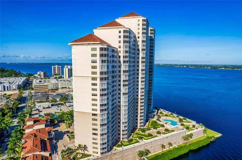 2 bedroom Condominium at 2090 W First St 1810, High Point Place, Fort Myers — photo 4