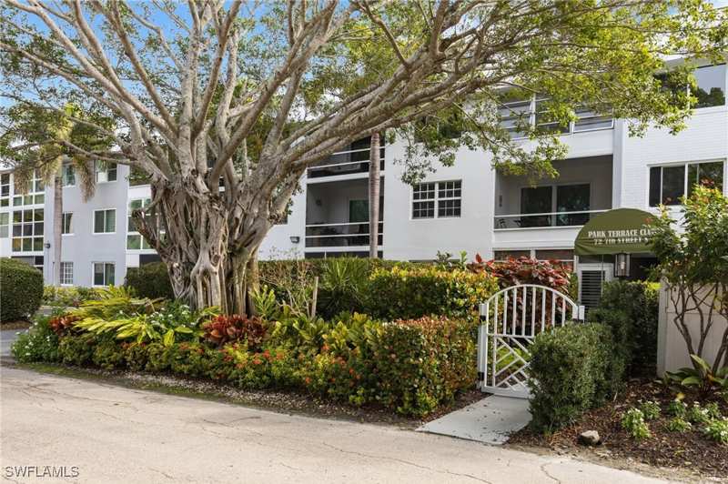 1 bedroom Condominium at 72 7th St S 206, Park Terrace, Naples — photo 1