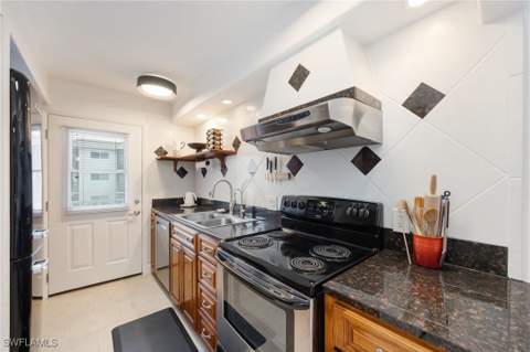 72 7th St S 206, Naples FL - photo 10 of 38