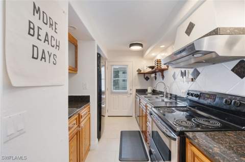 72 7th St S 206, Naples FL - photo 11 of 38