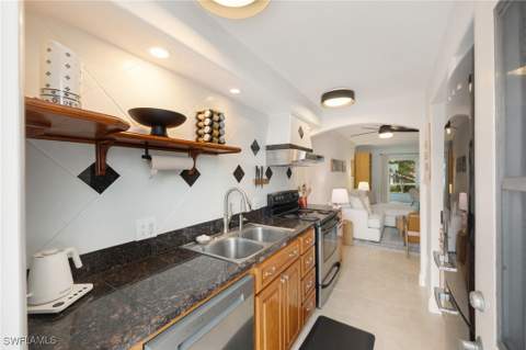 72 7th St S 206, Naples FL - photo 12 of 38