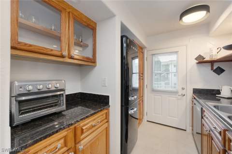 72 7th St S 206, Naples FL - photo 13 of 38