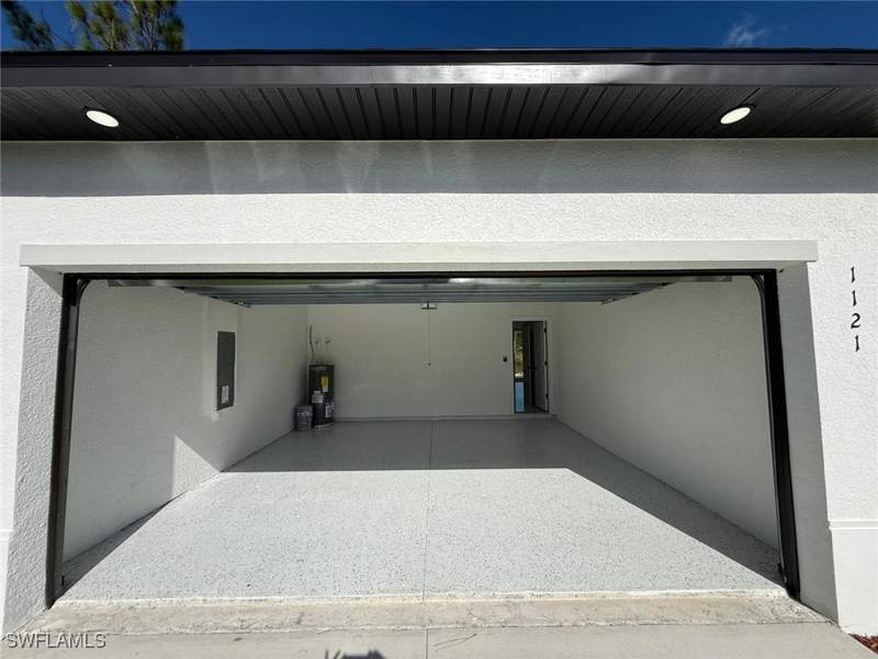 3 bedroom SingleFamilyResidence at 1121 Florence St E, Southeast Lehigh, Lehigh Acres — photo 5