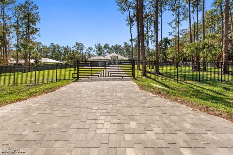 4 bedroom SingleFamilyResidence at 5080 Hickory Wood Dr, Logan Woods, Naples — photo 3