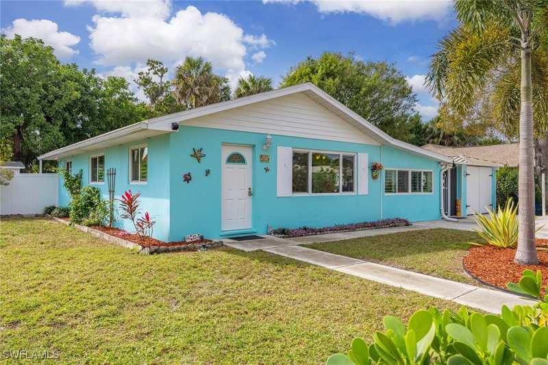 4 bedroom SingleFamilyResidence at 10690 Crockett St, Bonita Farms, Bonita Springs — photo 1