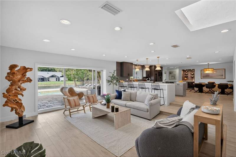 5 bedroom SingleFamilyResidence at 2341 Mayfield Ct 8, Pinewoods, Naples — photo 4