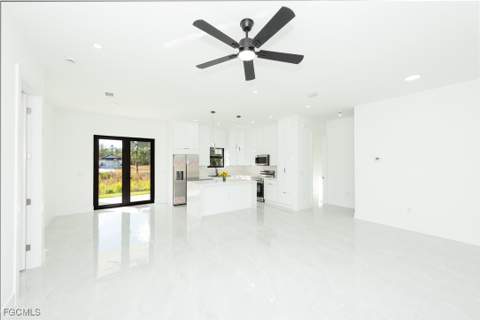 922 Sunrise Blvd, Lehigh Acres FL - photo 11 of 40