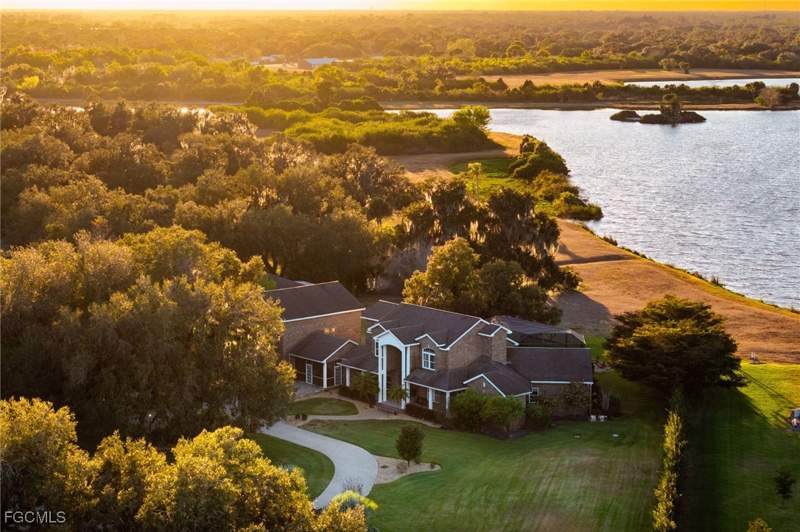 4 bedroom SingleFamilyResidence at 4013 Oak Haven Dr, Oak Haven Estates, Labelle — photo 2
