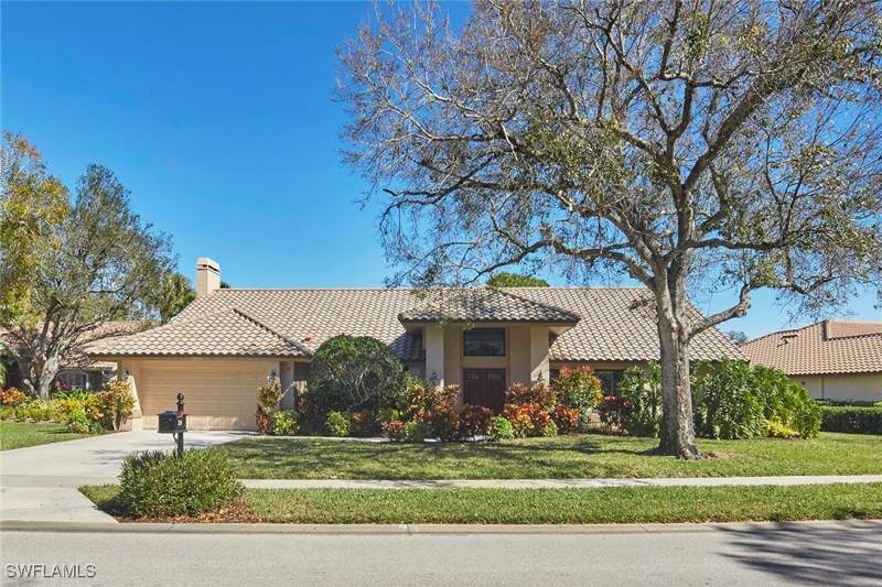 4 bedroom SingleFamilyResidence at 208 Silverado Dr, Valley Oak, Naples — photo 3