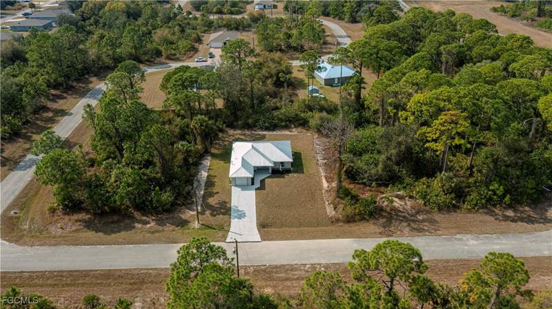 3 bedroom SingleFamilyResidence at 6203 Hob Ct, Port Labelle, Labelle — photo 4