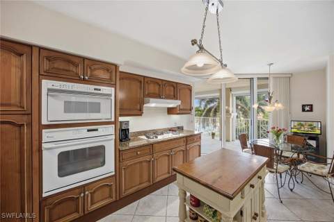 6597 Nicholas Blvd E 405, Naples FL - photo 12 of 50