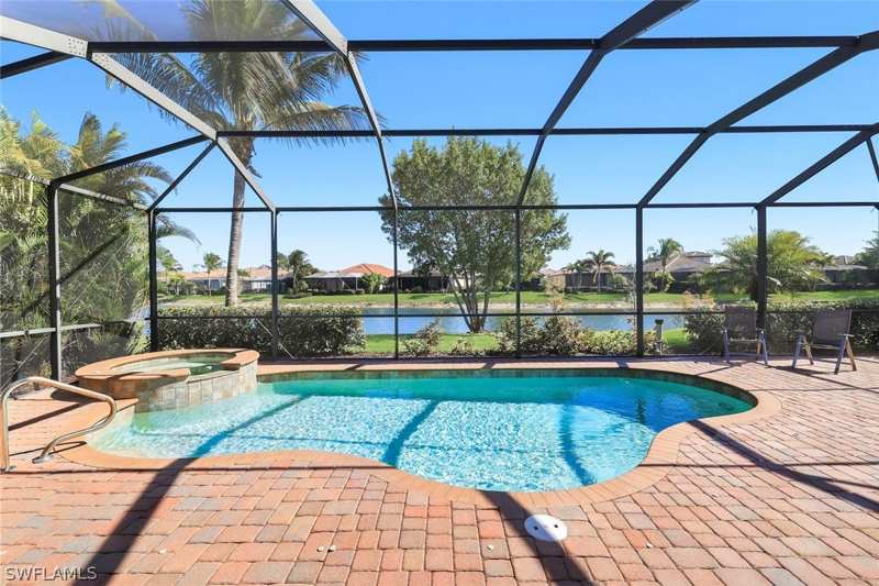 4 bedroom SingleFamilyResidence at 28085 Wicklow Ct, Bonita National Golf And Country Club, Bonita Springs — photo 1