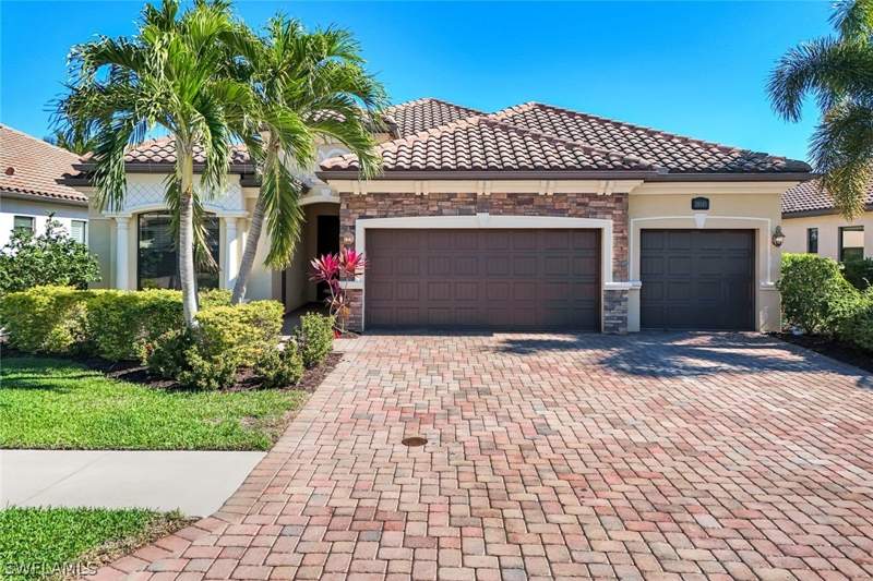 4 bedroom SingleFamilyResidence at 28085 Wicklow Ct, Bonita National Golf And Country Club, Bonita Springs — photo 4