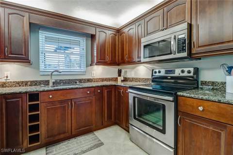 1351 Curlew AVE 104, Naples FL - photo 12 of 35